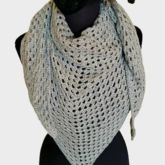 Hand made crochet triangle scarf - Picture 1 of 4